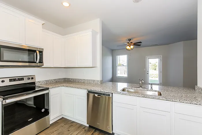2027 River Park Cir — Photo 5