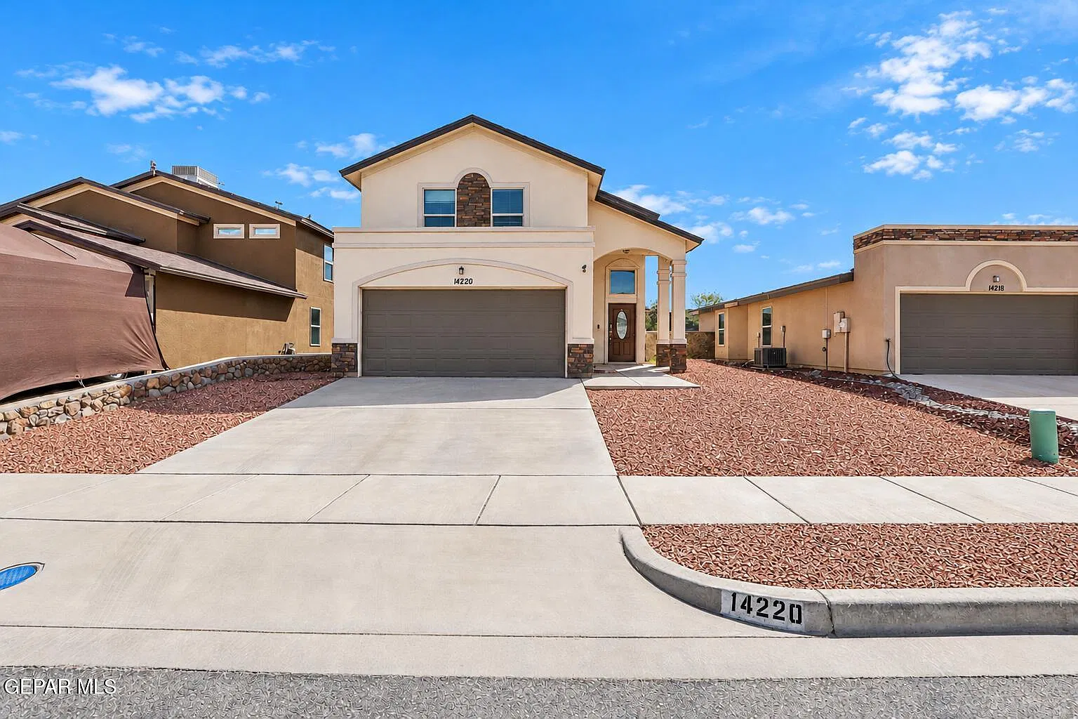 3 bed, 2.5 bath, 1840 sqft, $1,795 — Photo 2