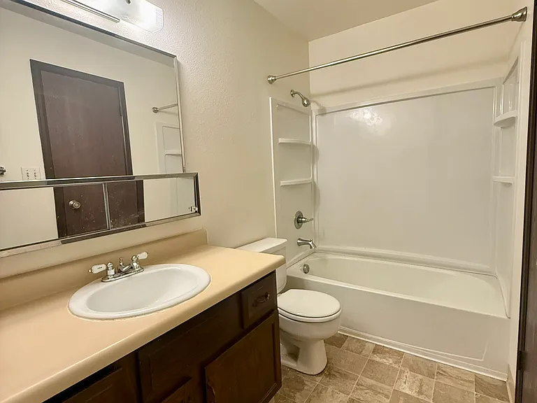 114 Juniper Pl #D — Photo 1
