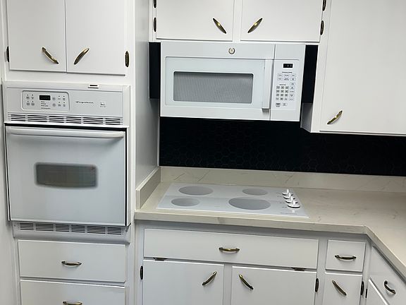 5th image of 53 W 11th Dr
