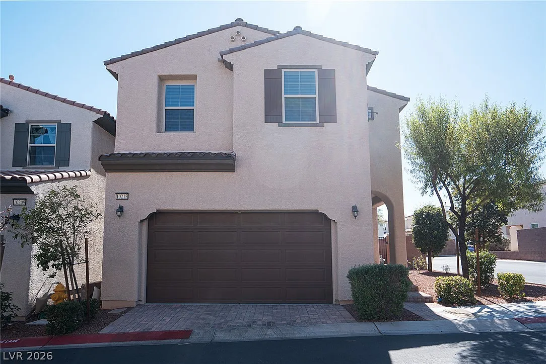 4 bed, 2.5 bath, 1656 sqft, $2,050 — Photo 2