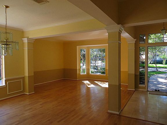 2nd image of 2015 Oakhurst Pkwy