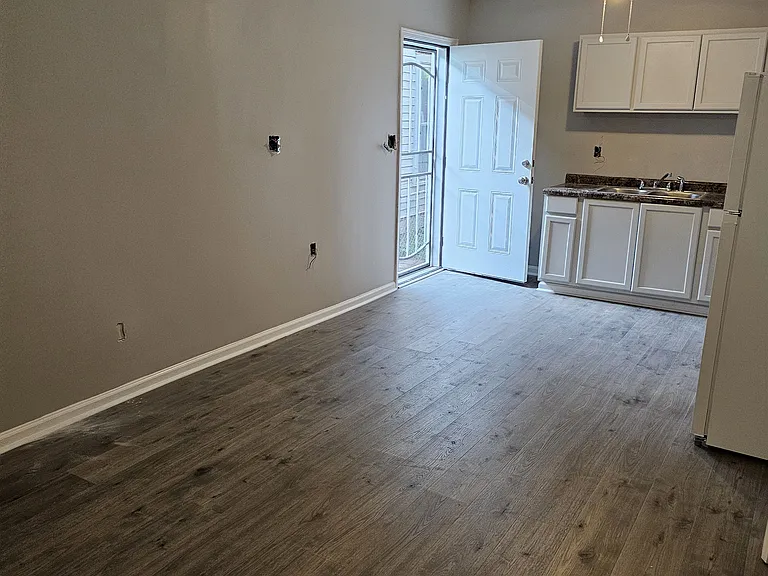 2551 Bank St #A — Photo 5