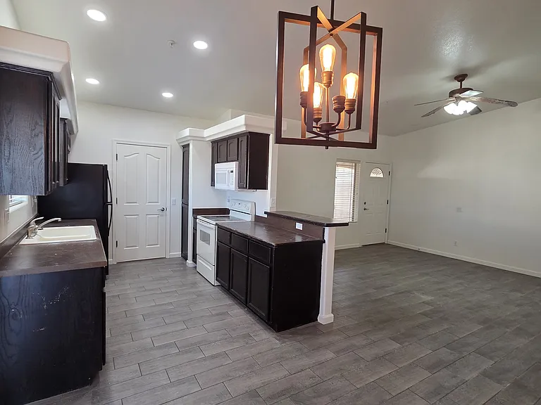 3404 Oro Grande Blvd — Photo 2
