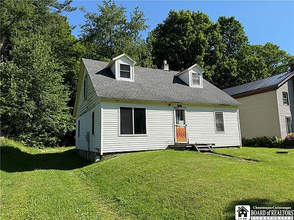 2nd image of 232 Main St