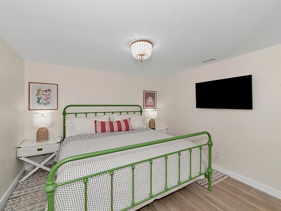 2nd image of 1805 Ivanhoe St #1805