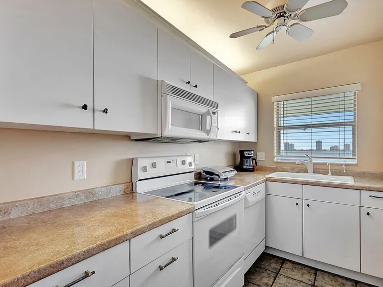 100 Shore Ct #304 — Photo 18
