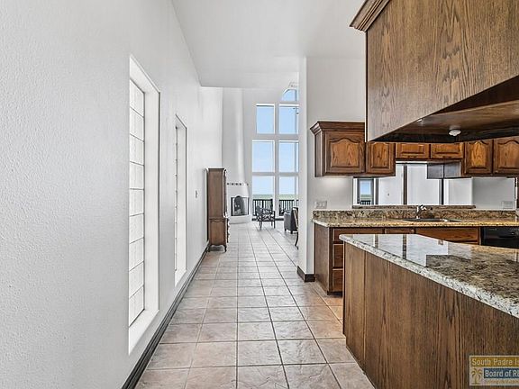 5th image of 1810 N Shore Dr