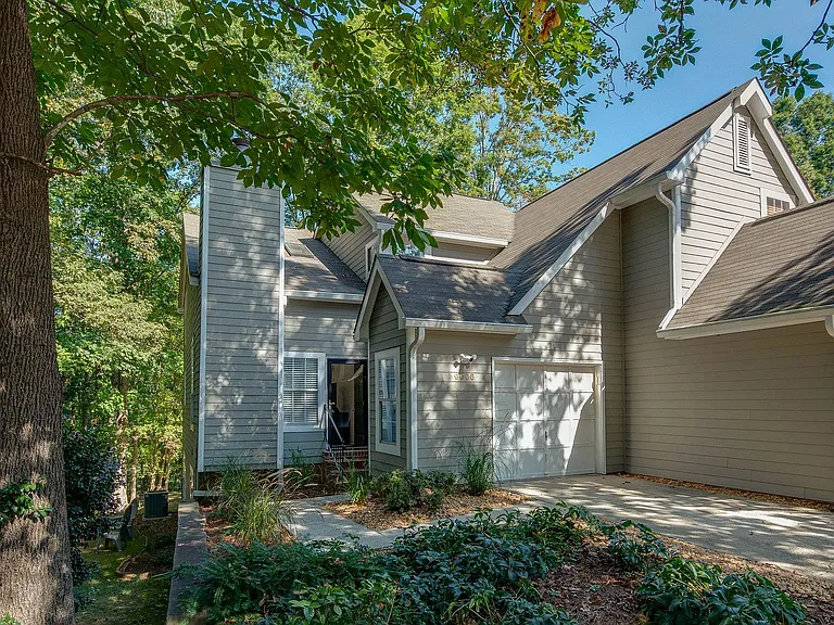 9006 Saint Thomas Ln — Photo 2