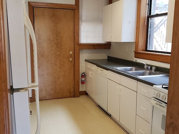 2nd image of 2011 W Farragut Ave #2