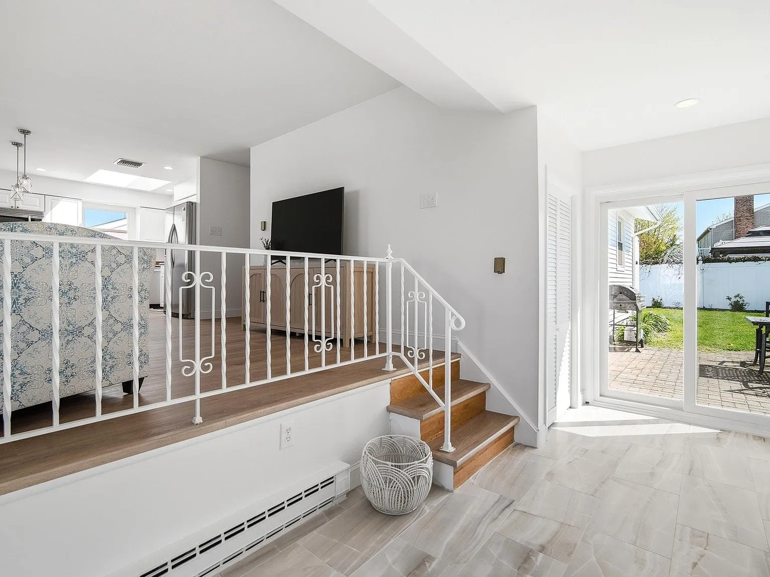 4 bed, 2.0 bath, $5,000 — Photo 2