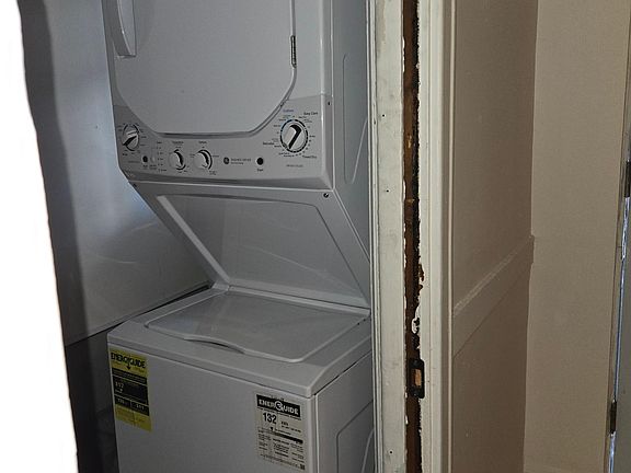 3rd image of 822 N Richmond St #1