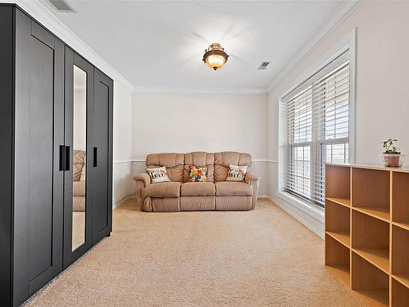 5th image of 2644 Pine St
