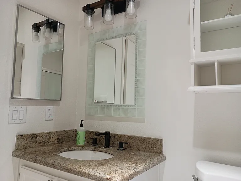 Guest bathroom (shared by the two available bedrooms).