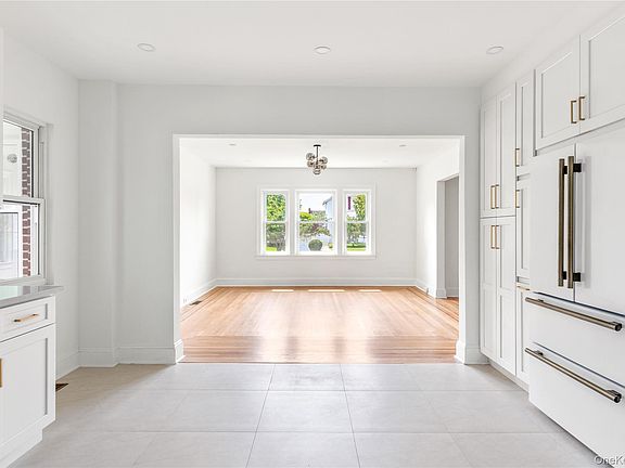 3rd image of 220 Pomander Road