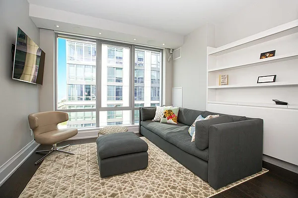 Rented by BLU Real Estate | media 27