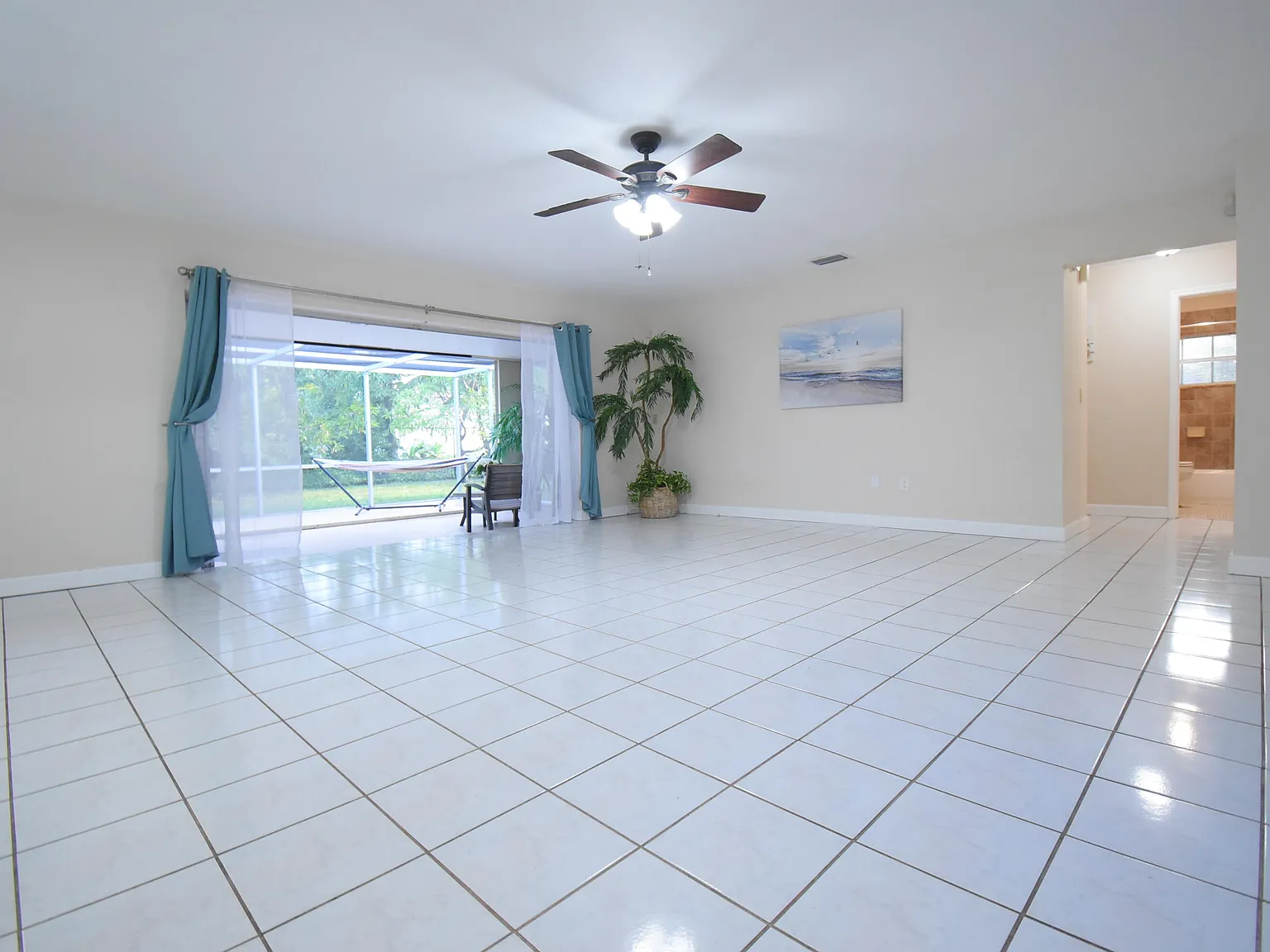 3 bed, 2.0 bath, 1628 sqft, $3,750 — Photo 2