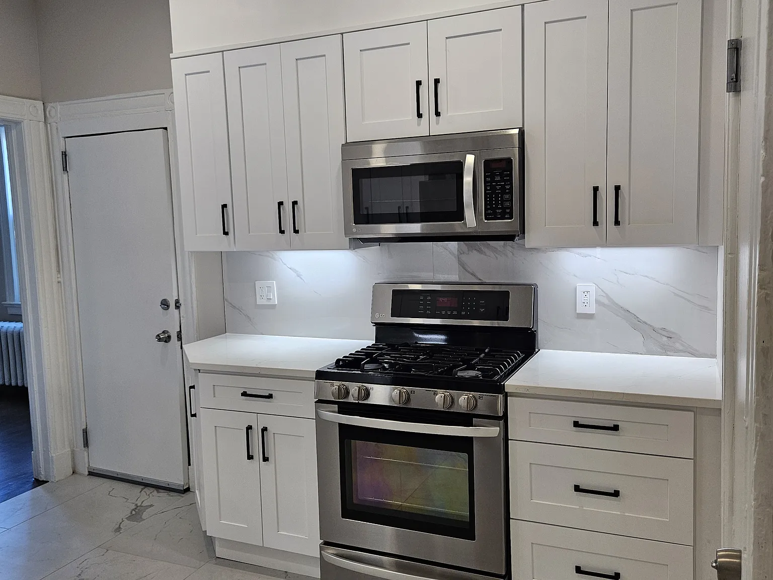 3 bed, 850 sqft, $2,800 — Photo 3