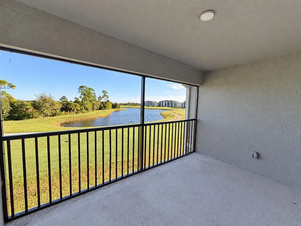 2 bed, 2.0 bath, 1355 sqft, $2,350 — Photo 2