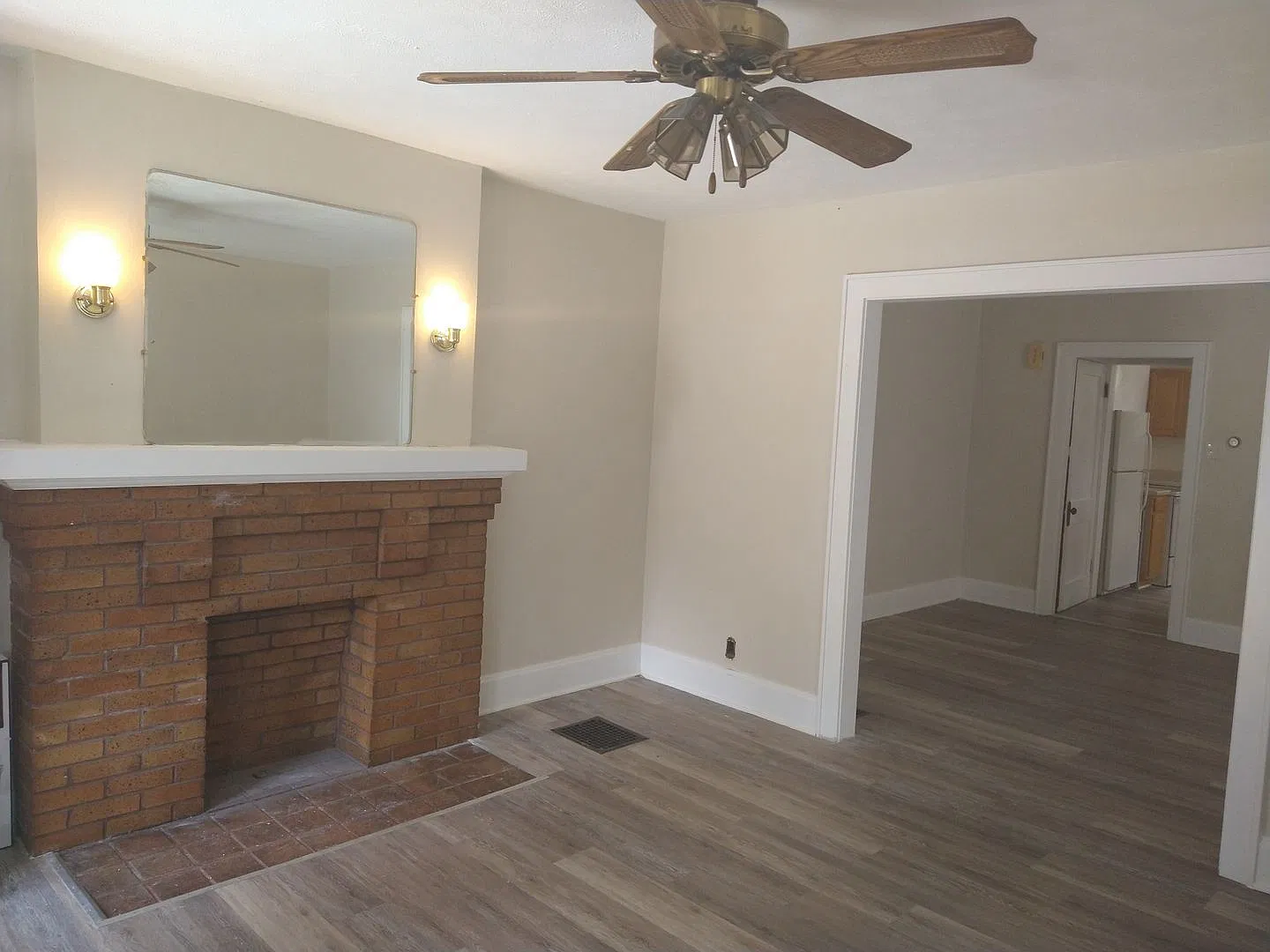 206-208 N Harris Ave — Photo 2
