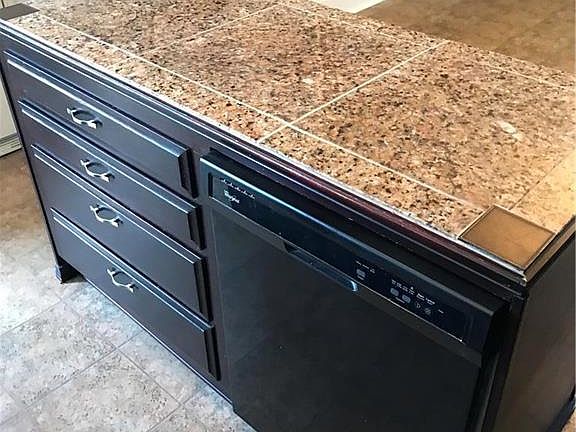 Kitchen island with dishwasher