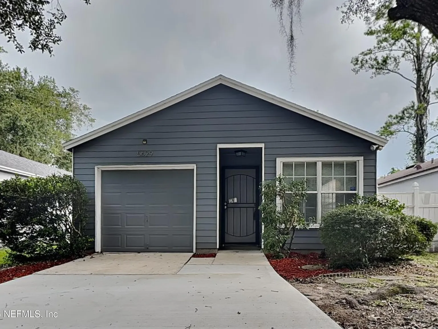 3 bed, 2.0 bath, 1194 sqft, $1,624 — Photo 1