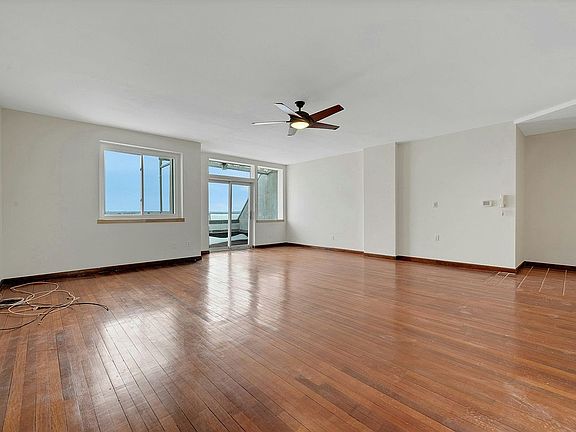 4th image of 190 Fordham St APT 12