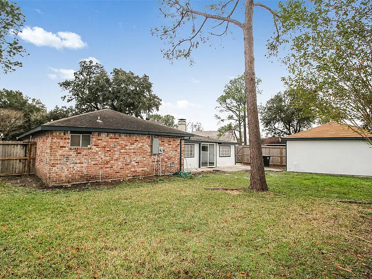 10534 Huntington Wood Dr — Photo 12