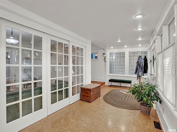 5th image of 2046 Athol Street