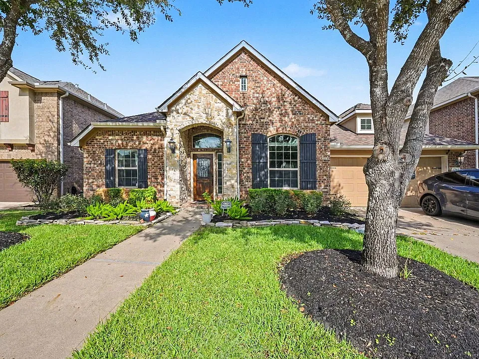 17915 Creek Bluff Ln