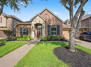 17915 Creek Bluff Ln, Cypress, TX 77433
