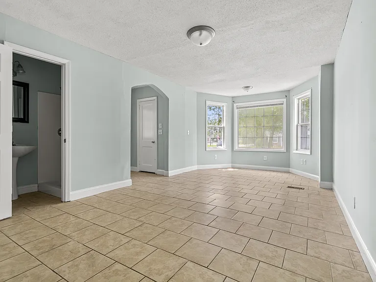 172 S Aiken Dr — Photo 6