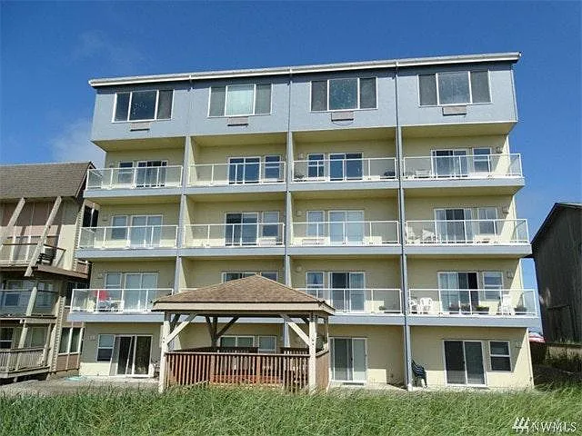 1307 Ocean Shores Blvd #N14