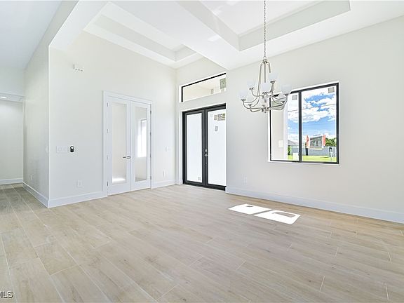 5th image of 454 NE Juanita Court Cpe