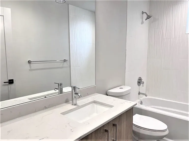 1027 S Cloverdale St #A — Photo 6