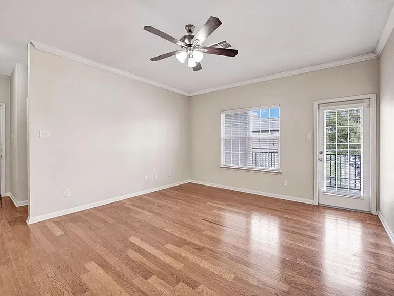 Riviera Apartments — Photo 34