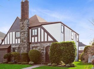 64 Wyatt Rd, Garden City, NY 11530