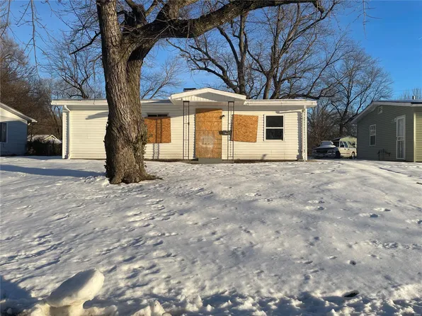 138 Saint Leo Dr, Cahokia, IL 62206