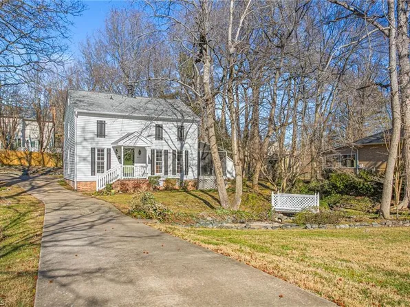 2217 Canterbury Dr, Burlington, NC 27215