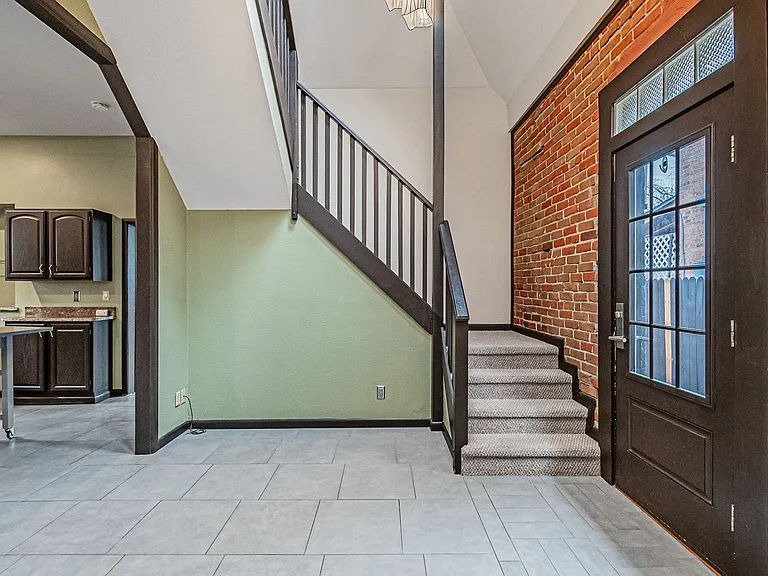 908 S Washington St — Photo 15