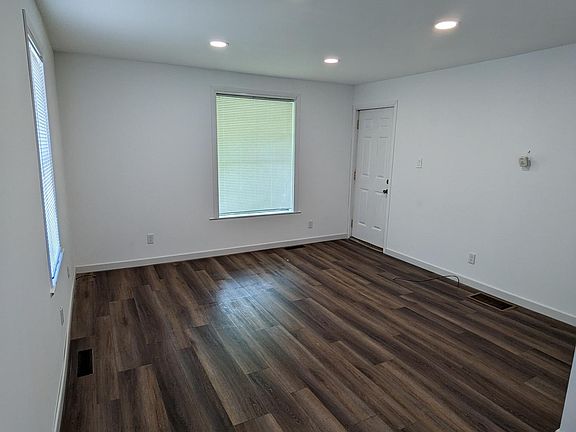 5th image of 618 N 24th Ave W #1