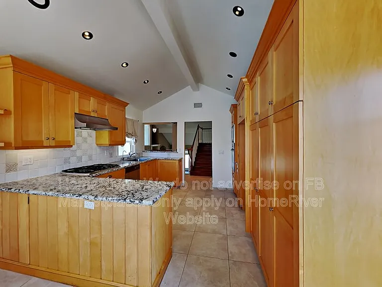 2220 Cannes Sq — Photo 7