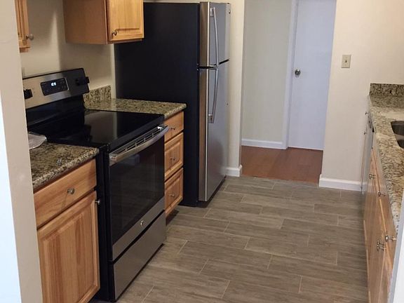 3rd image of 977 Mangrove Ave APT D