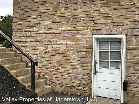 3rd image of 921 Washington Ave #1