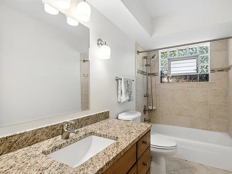 827 N Douglas Ave — Photo 4