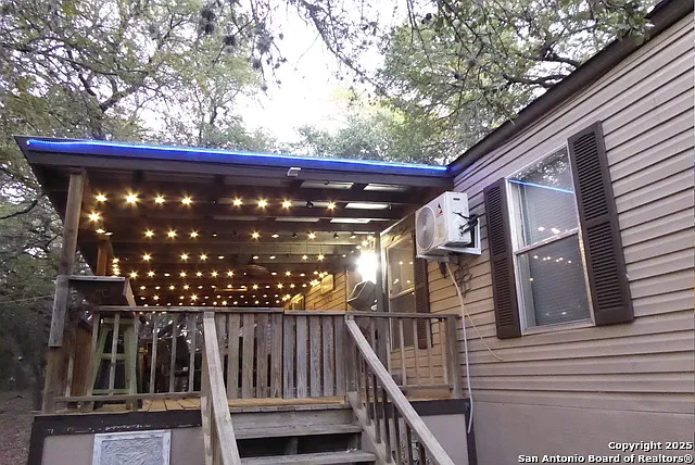 3 bed, 2.0 bath, 1216 sqft, $2,000 — Photo 2