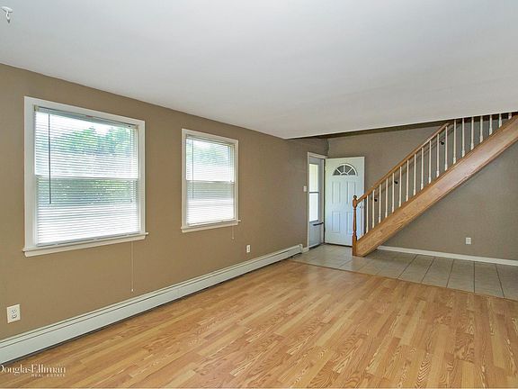 3rd image of 19 Leahy Ave