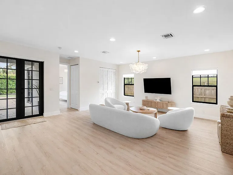 7606 S Olive Ave — Photo 6