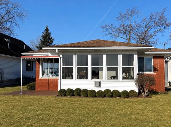 5435 Pointe Dr, East China, MI 48054