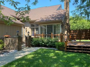 37916 N Laurel Park Dr, Livonia, MI